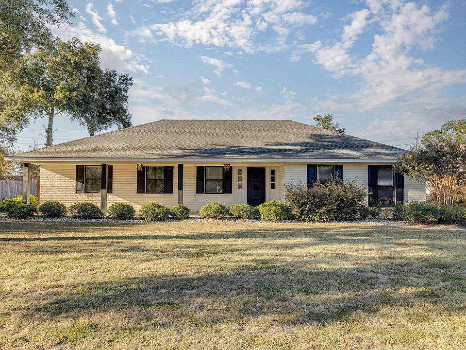 1st image of 107 McAlpine Dr