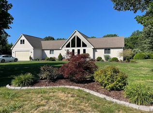 44 Hidden Lake Dr, North Kingstown, RI 02852