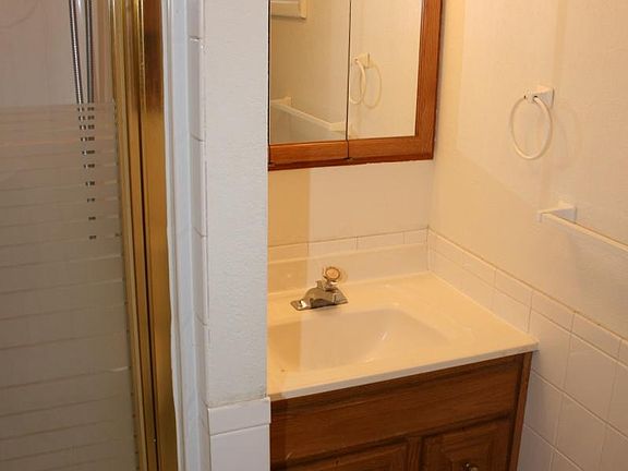1st Floor Bath