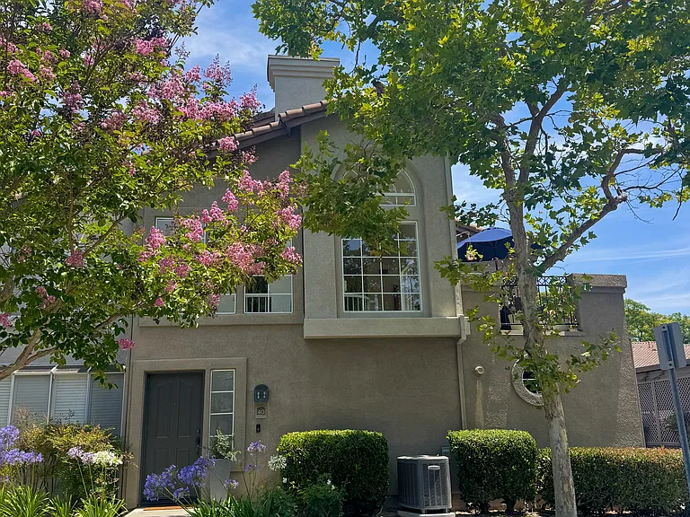 40 Liana Pl — Photo 1