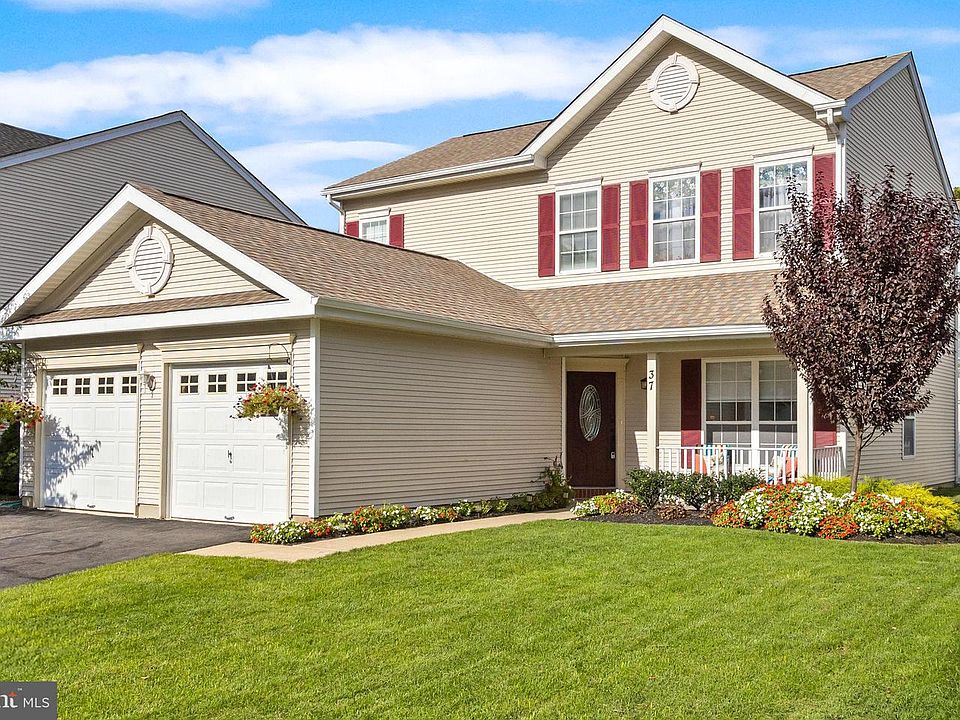 1st image of 37 Arrowhead Dr