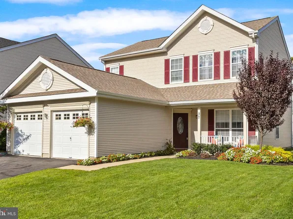 37 Arrowhead Dr, Burlington, NJ 08016