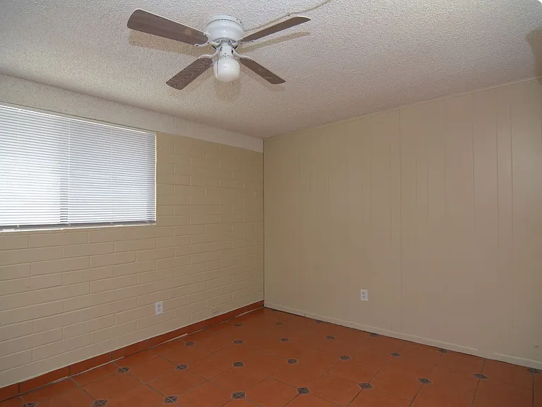 1074 W Pennsylvania Dr — Photo 14