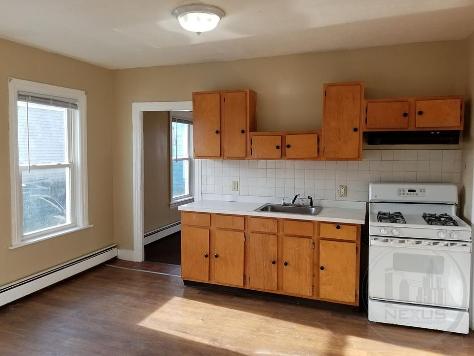 1st image of 72 Sumner Ave Floor 1