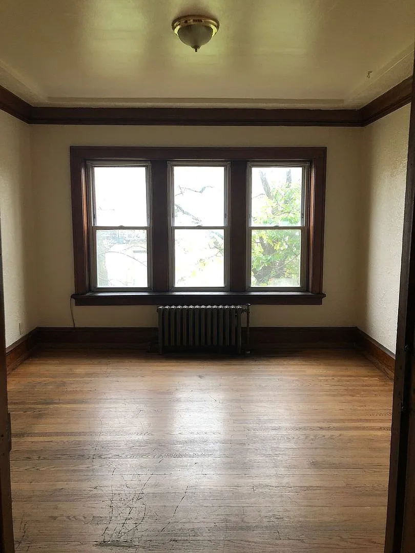 816 W. Greenfield Ave. - 19 Unit — Photo 2