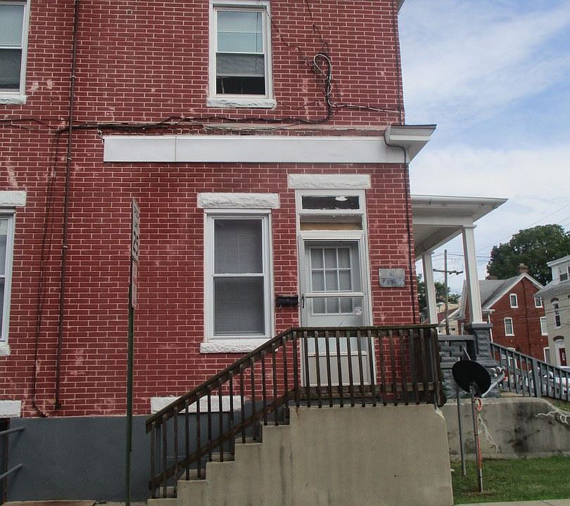 1st image of 814 W Washington St