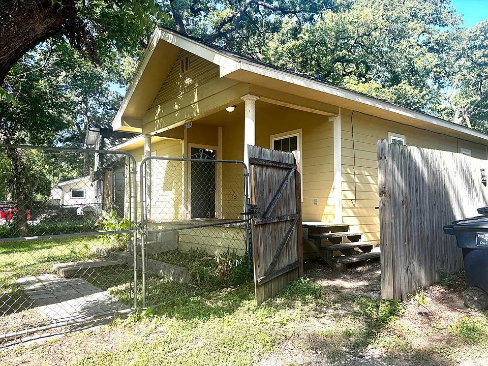 905 Isbell Rd