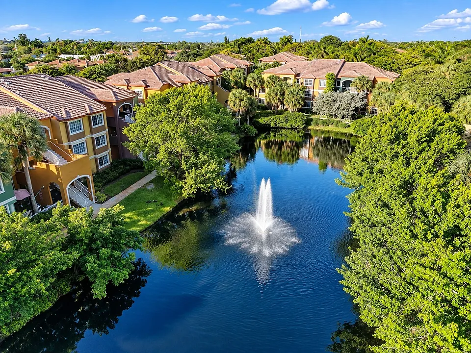Manatee Bay Apartments