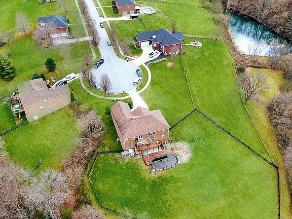 3rd image of 230 Dudley Ct