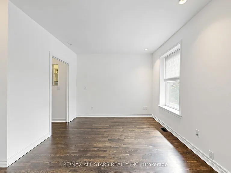 68 Macpherson Ave — Photo 22