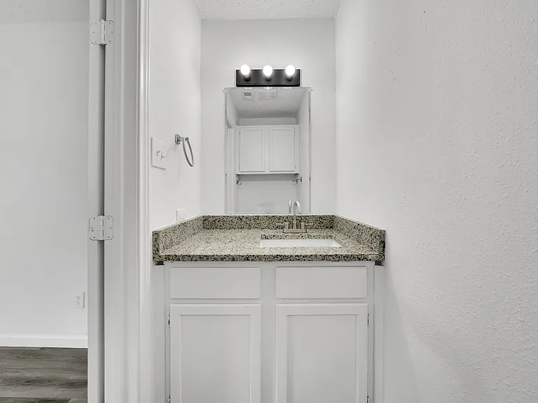 161 Country Ln #1135-B — Photo 3