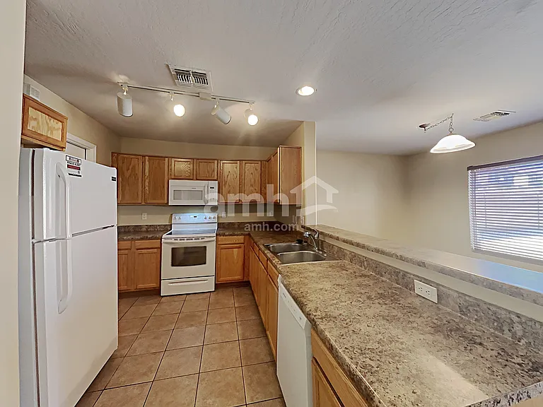 22312 W La Pasada Blvd — Photo 3