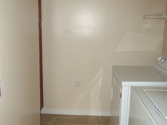 3rd image of 4273 Llewellyn Ave APT 108
