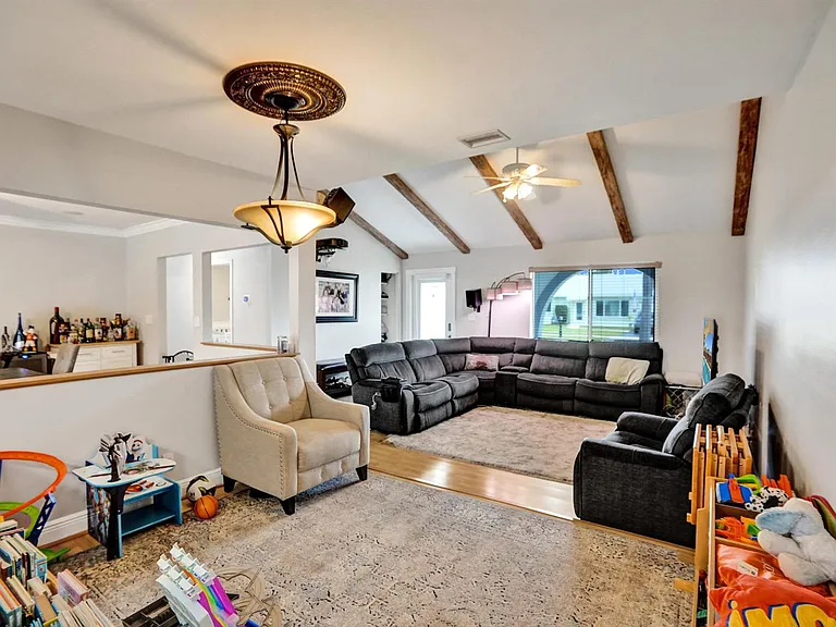 10501 NW 20th Ct — Photo 5