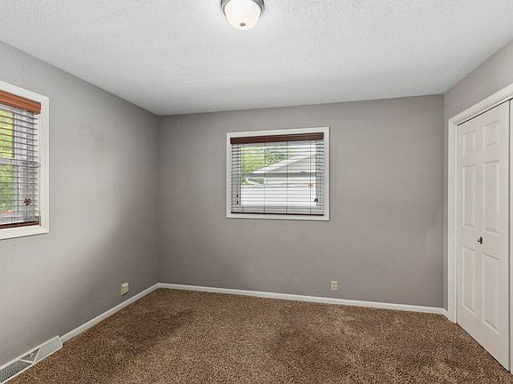 3rd image of 11028 Radcliff Dr