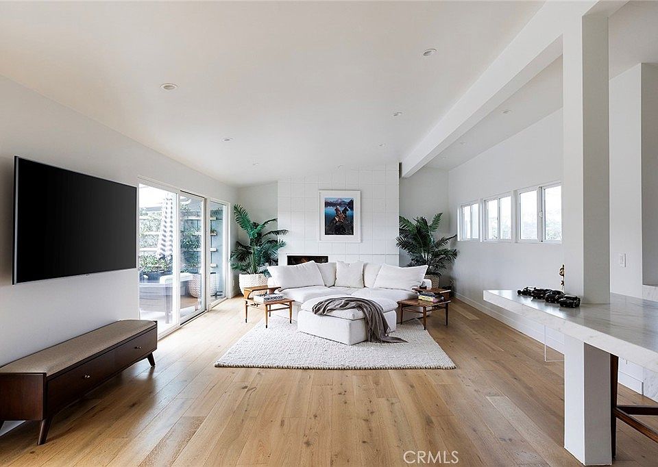 1st image of 1504 Westcliff Dr #5