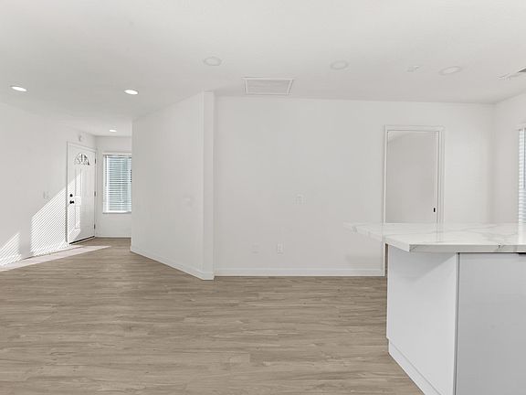 4th image of 3960 Idaho St #5