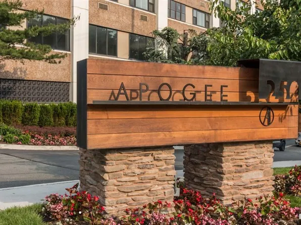 250 Gorge Rd APT 28I, Cliffside Park, NJ 07010