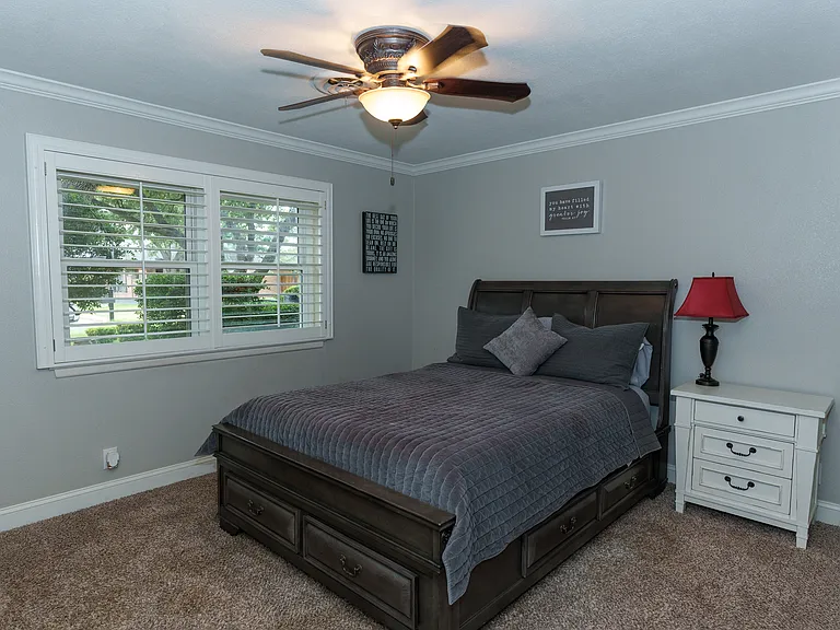 10 Cambridge Ct — Photo 32