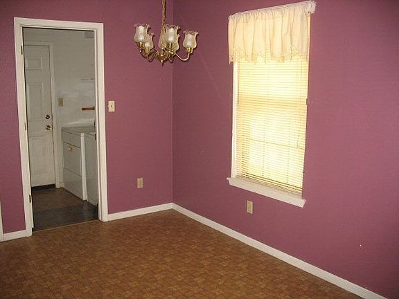 2nd image of 525 Parkdale Dr