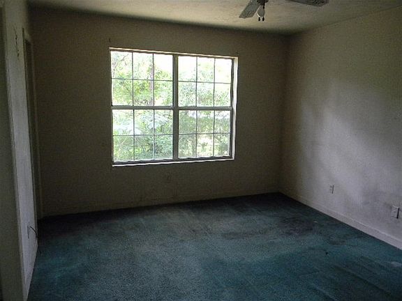 3rd image of 918 Kendall Dr