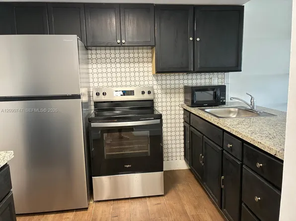 16465 NE 22nd Ave APT 614, North Miami Beach, FL 33160