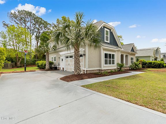 3rd image of 720 Oyster Bay Drive