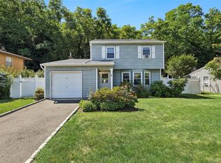 17 Harmony Lane, Glen Cove, NY 11542