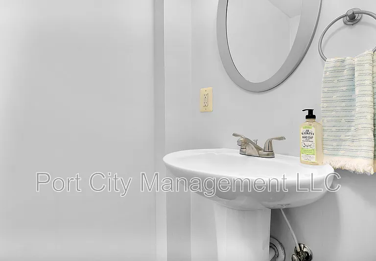 127 S Robinson St — Photo 13