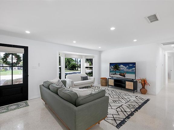 4th image of 3119 Rose St