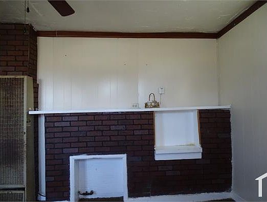 1st image of 215 S Lamar St