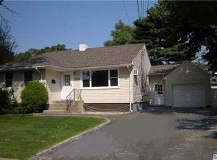 1765 Quentin St, West Babylon, NY 11704
