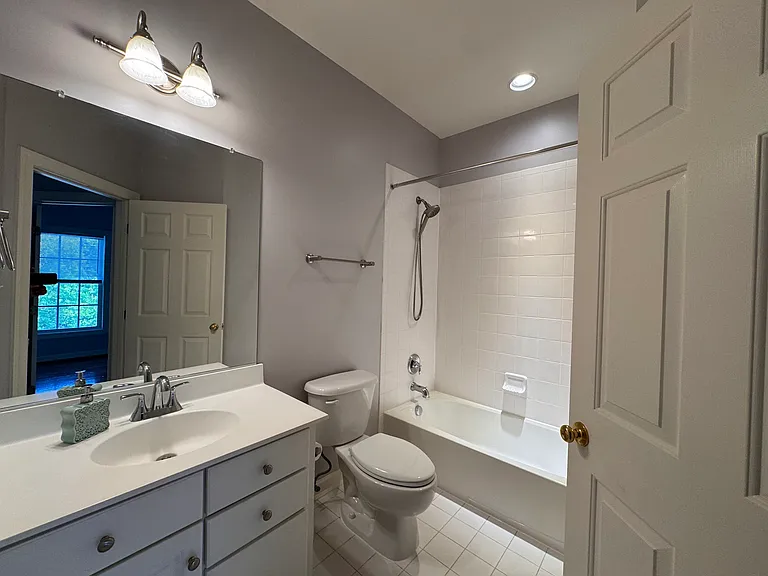 3670 Carriage Hill Dr — Photo 25