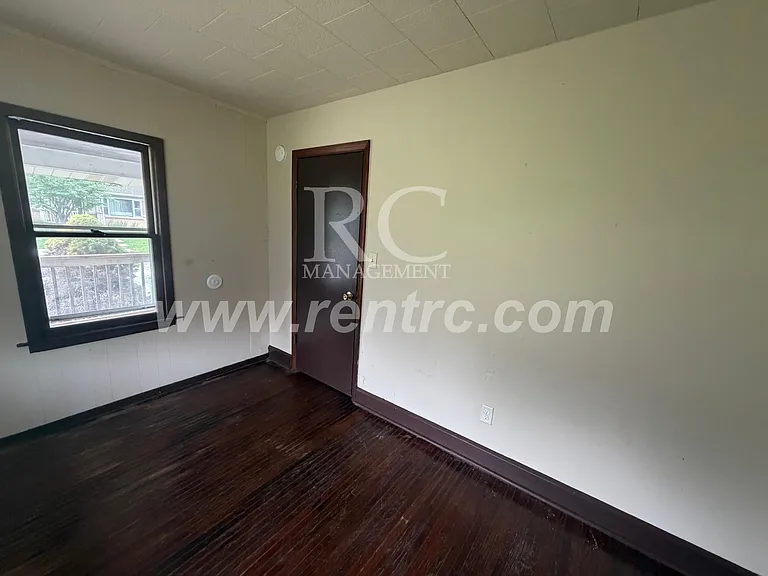 625.5 Commercial St — Photo 10