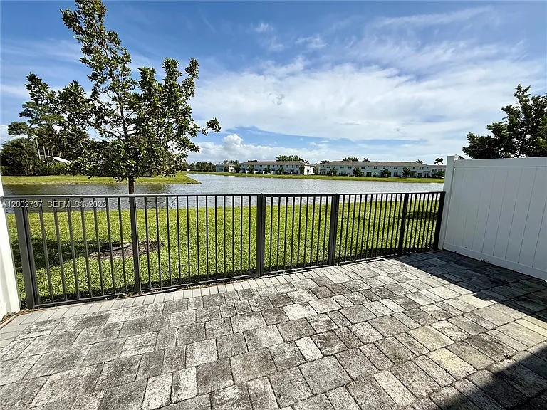 6939 Harbours Edge Ave #6939 — Photo 4