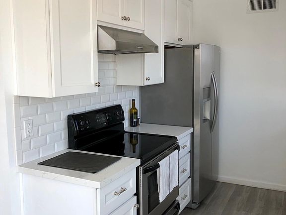 5th image of 8530 Holloway Dr APT 312