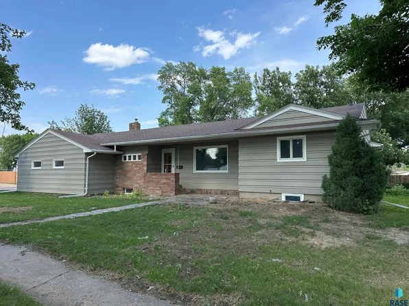 300 S Broadway Ave, Marion, SD 57043