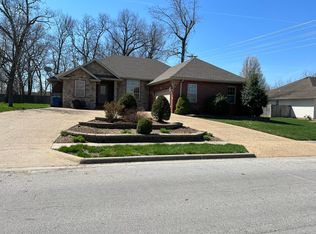 896 W Dustin Ln, Nixa, MO 65714