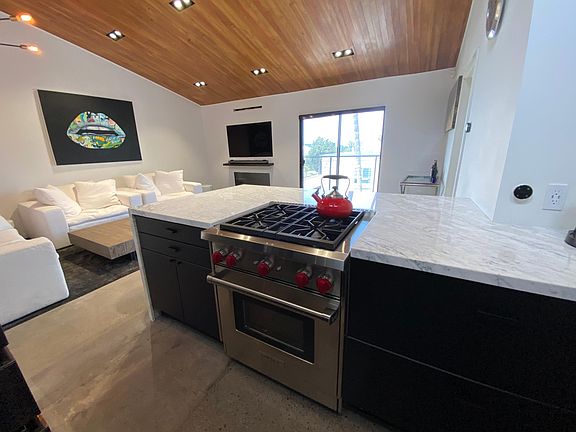 3rd image of 300 Bay St #26
