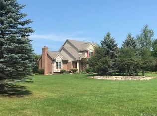 175 Addison Meadows Ct, Leonard, MI 48367