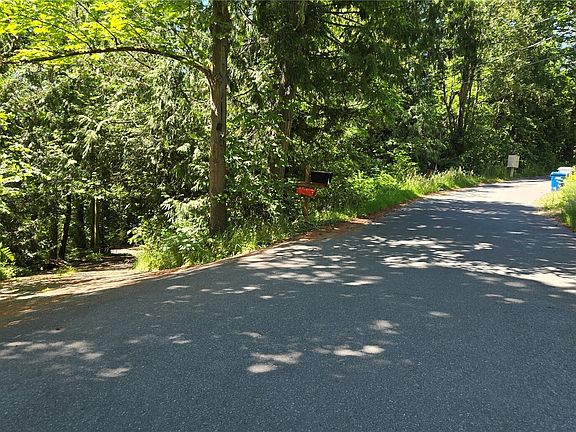 3rd image of 178 XX E Lake Desire Drive SE