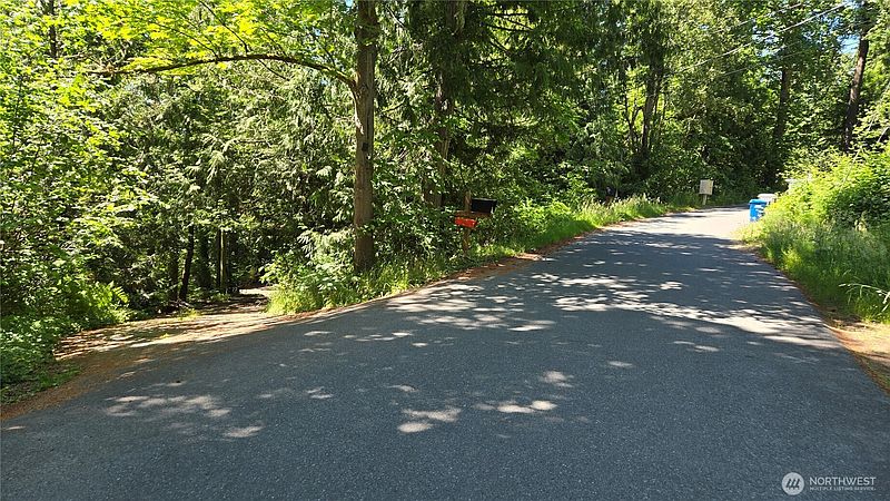 3rd image of 178 XX E Lake Desire Drive SE
