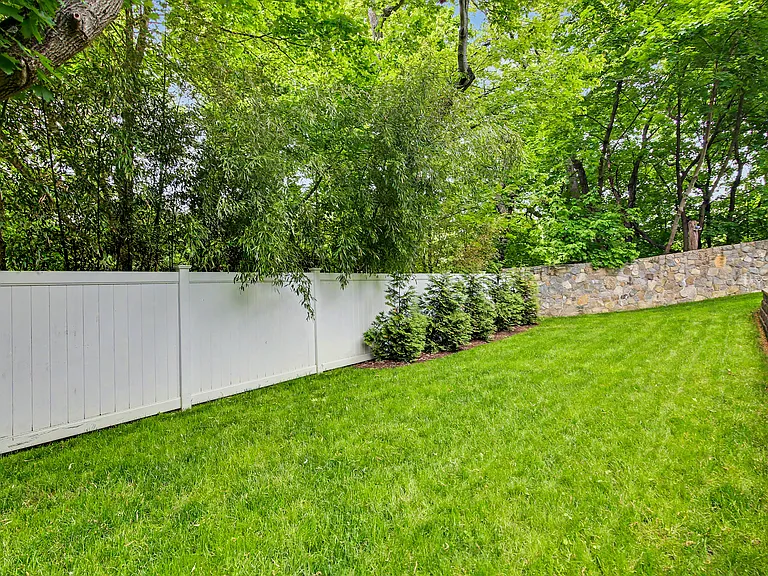 11 Maple Dr — Photo 26