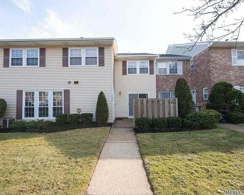 1st image of 150 Woodlake Dr W