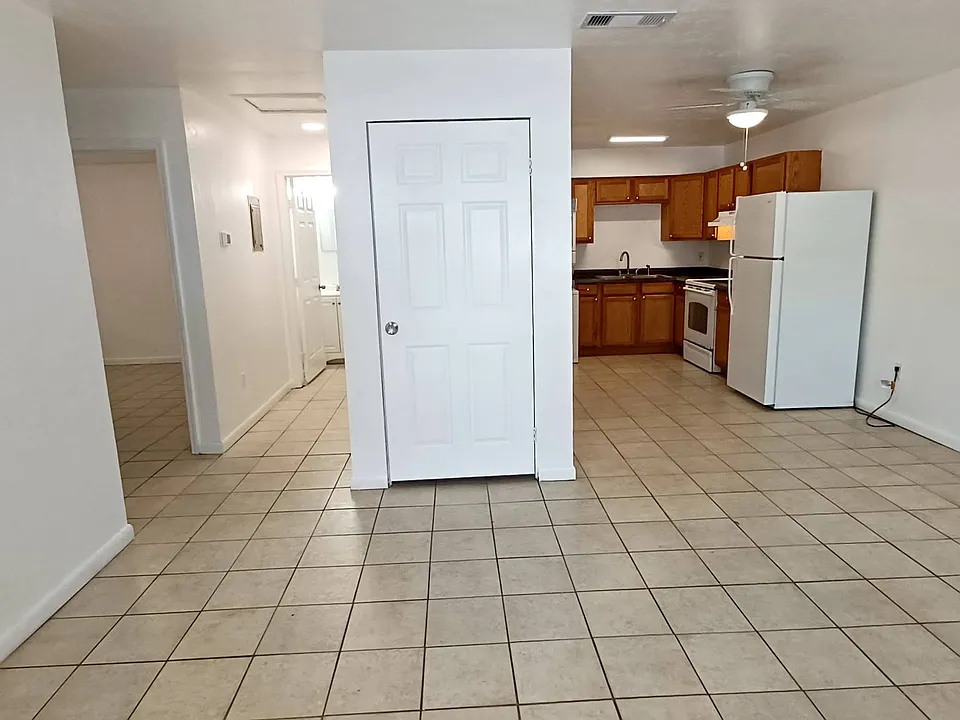 3220 SW 26th Ter #4