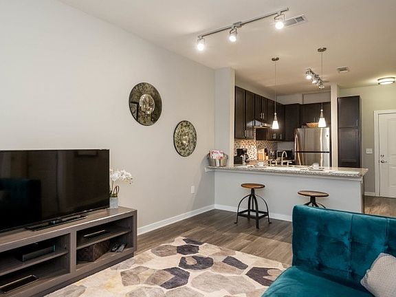 4th image of 1520 Horton Ave #414