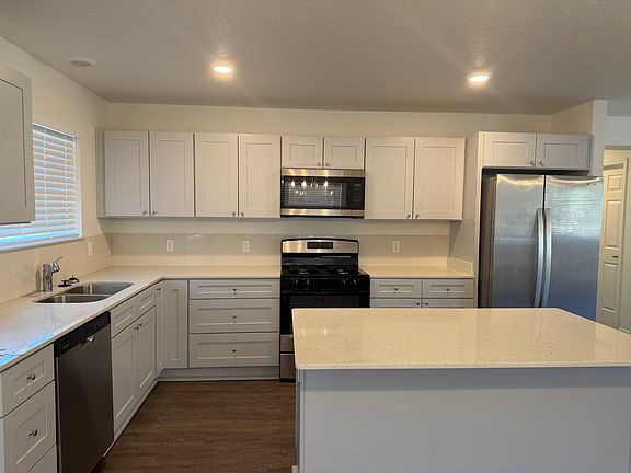 2nd image of 630 W 9th St #0