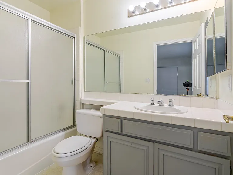7306 Newcastle Ave — Photo 20