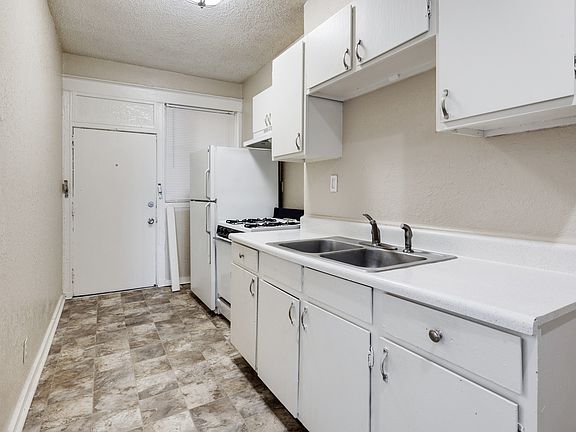 4th image of 1614 E Linwood Blvd #8
