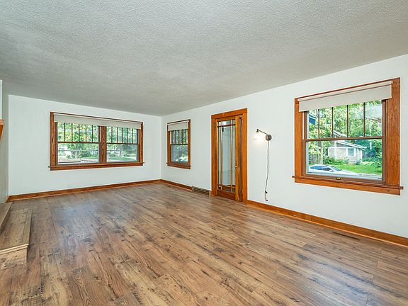 2nd image of 822 7th St